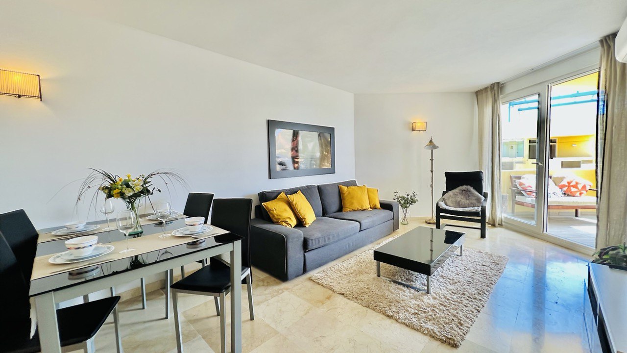 Modern and Spacious One Bedroom Apartment on the Promenade.